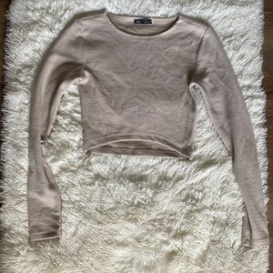 biege textured cropped long sleeve top from Zara. perfect for back to school!